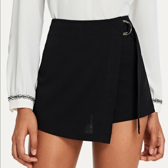 SHEIN Pants - SHEIN WRAPPED SOLID KNOT SHORTS